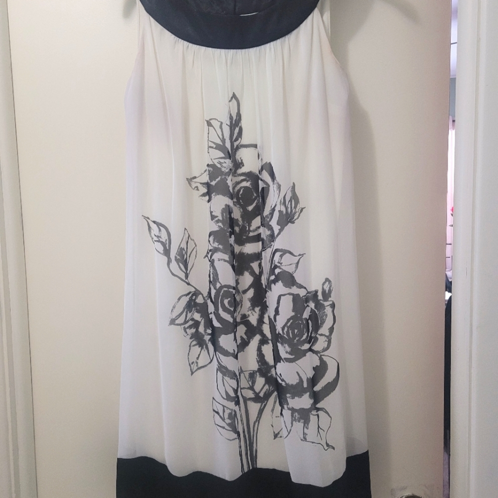 Sleeveless black and white dress